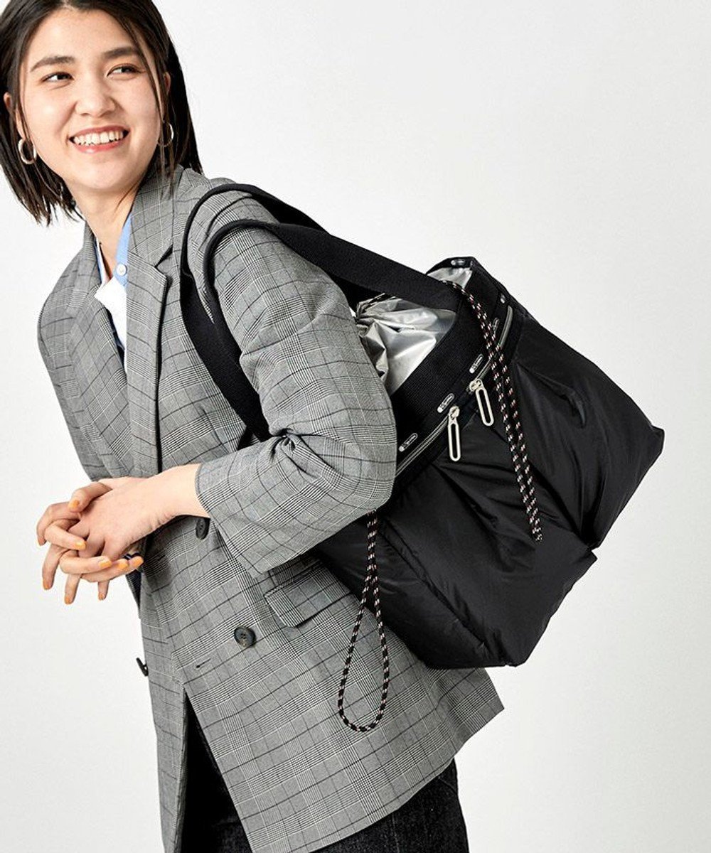 【レスポートサック/LeSportsac】のDRAWSTRING TOTE/ブラックN 人気、トレンドファッション・服の通販 founy(ファニー) 　ファッション　Fashion　レディースファッション　WOMEN　バッグ　Bag　クッション　巾着　軽量　シルバー　スポーツ　スポーティ　トラベル　プリント　ポケット　マグネット　無地　再入荷　Restock/Back in Stock/Re Arrival　送料無料　Free Shipping　おすすめ　Recommend　 other-1|ID: prp329100003185684 ipo3291000000021813411