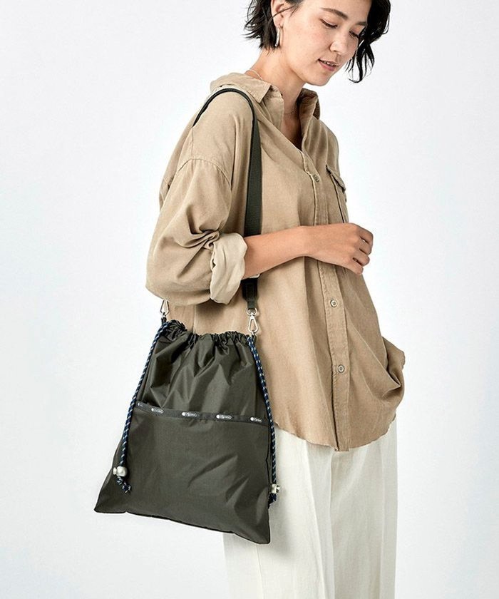 【レスポートサック/LeSportsac】のDRAWSTRING SHOULDER/グラベルC インテリア・キッズ・メンズ・レディースファッション・服の通販 founy(ファニー) https://founy.com/ ファッション Fashion レディースファッション WOMEN クラッチ Clutch 巾着 Purse 軽量 Lightweight ショルダー Shoulder スポーティ Sporty トラベル Travel プリント Print ポケット Pocket 無地 Plain Color おすすめ Recommend 旅行 Travel |ID: prp329100003185689 ipo3291000000028661637