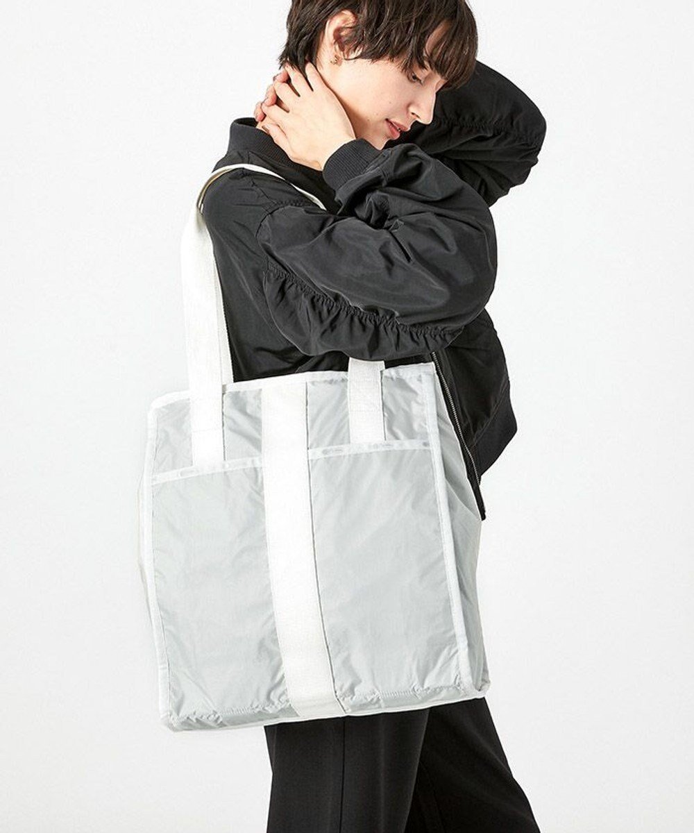 【レスポートサック/LeSportsac】のMEDIUM CITY TOTE/ブランC 人気、トレンドファッション・服の通販 founy(ファニー) 　ファッション　Fashion　レディースファッション　WOMEN　バッグ　Bag　クッション　Cushion　軽量　Lightweight　シンプル　Simple　スマート　Smart　定番　Standard　人気　Popularity　プリント　Print　ポケット　Pocket　無地　Plain Color　おすすめ　Recommend　ビジネス 仕事 通勤　Business　 other-1|ID: prp329100003217951 ipo3291000000028463858