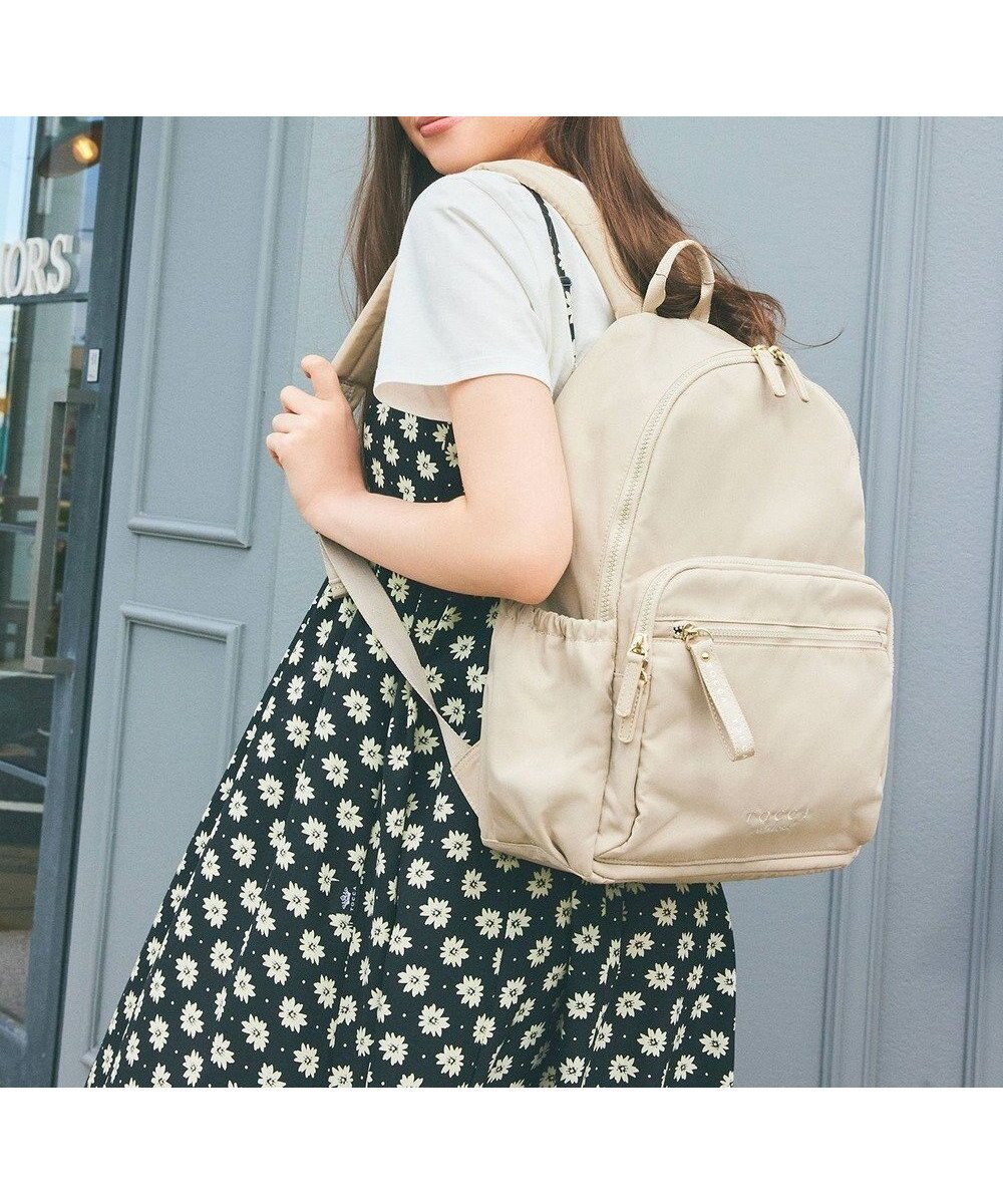 【トッカ/TOCCA】の【A4サイズ収納可】【WEB限定&一部店舗限定】CAROVANA BACKPACK 10ポケットバックパック 人気、トレンドファッション・服の通販 founy(ファニー) 　ファッション　Fashion　レディースファッション　WOMEN　バッグ　Bag　イタリア　Italy　クッション　Cushion　クラウン　Crown　軽量　Lightweight　シューズ　Shoes　シンプル　Simple　ジップ　Zip　スポーツ　Sports　財布　Wallet　トラベル　Travel　フォルム　Form　ポケット　Pocket　メッシュ　Mesh　リュクス　Luxe　リュック　Ruck Sack　おすすめ　Recommend　旅行　Travel　ビジネス 仕事 通勤　Business　 other-1|ID: prp329100003318630 ipo3291000000026062044