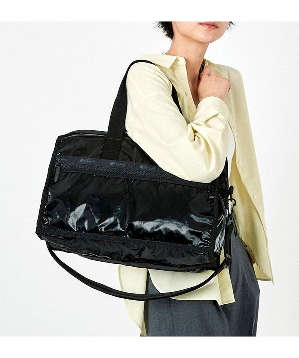 【レスポートサック/LeSportsac】のDELUXE MED WEEKENDER/ブラックシャイン 人気、トレンドファッション・服の通販 founy(ファニー) 　ファッション　Fashion　レディースファッション　WOMEN　コレクション　Collection　シンプル　Simple　スポーティ　Sporty　トラベル　Travel　プリント　Print　ボストン　Boston　ボストンバッグ　Boston Bag　ポケット　Pocket　無地　Plain Color　旅行　Travel　 other-1|ID: prp329100003341351 ipo3291000000027544089