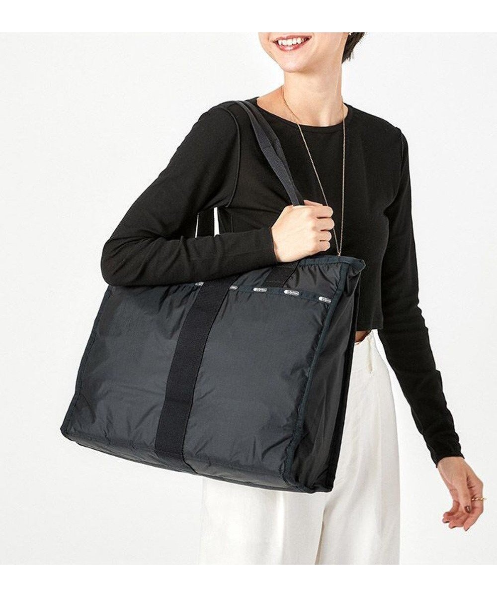 【レスポートサック/LeSportsac】のESSENTIAL CARRYALL/ブラックC 人気、トレンドファッション・服の通販 founy(ファニー) 　ファッション　Fashion　レディースファッション　WOMEN　バッグ　Bag　クッション　Cushion　軽量　Lightweight　スポーティ　Sporty　スリーブ　Sleeve　トラベル　Travel　人気　Popularity　プリント　Print　ポケット　Pocket　無地　Plain Color　おすすめ　Recommend　旅行　Travel　ビジネス 仕事 通勤　Business　 other-1|ID: prp329100003374381 ipo3291000000028463661