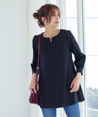 【ティアクラッセ/Tiaclasse】の【洗える】キーネックバックフレアチュニックブラウス ダークネイビー|ID: prp329100003583137 ipo3291000000028373926