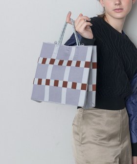 【トリコテ/Tricote】のTILE PATTERN PAPER BAG/タイル柄ペーパーバッグ 人気、トレンドファッション・服の通販 founy(ファニー) ファッション Fashion レディースファッション WOMEN バッグ Bag おすすめ Recommend ショルダー Shoulder シンプル Simple タオル Towel ハンドバッグ Handbag ペーパー Paper ラップ Wrap エレガント 上品 Elegant |ID:prp329100003583225