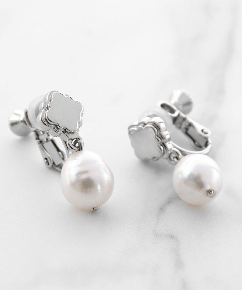 【トッカ/TOCCA】のCLOVER PEARL EARRINGS 淡水バロックパールイヤリング インテリア・キッズ・メンズ・レディースファッション・服の通販 founy(ファニー) 　ファッション　Fashion　レディースファッション　WOMEN　ジュエリー　Jewelry　リング　Rings　イヤリング　Earrings　アクセサリー　Accessories　イヤリング　Earrings　テクスチャー　Texture　ネックレス　Necklace　バロック　Baroque　パール　Pearl　フォルム　Form　ポーチ　Pouch　S/S・春夏　Ss・Spring/Summer　おすすめ　Recommend　夏　Summer　2024年　2024　2024春夏・S/S　Ss,Spring/Summer,2024　エレガント 上品　Elegant　ギフト プレゼント　Gift Present　シルバー系|ID: prp329100003704087 ipo3291000000028439112