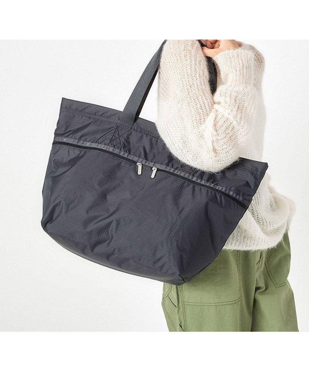 【レスポートサック/LeSportsac】のCARLIN ZIP TOP TOTE BAG/サンダー 人気、トレンドファッション・服の通販 founy(ファニー) 　ファッション　Fashion　レディースファッション　WOMEN　バッグ　Bag　軽量　Lightweight　シンプル　Simple　スポーツ　Sports　トラベル　Travel　プリント　Print　ボストン　Boston　ポケット　Pocket　無地　Plain Color　ラップ　Wrap　おすすめ　Recommend　旅行　Travel　エレガント 上品　Elegant　ビジネス 仕事 通勤　Business　 other-1|ID: prp329100003706192 ipo3291000000028463626