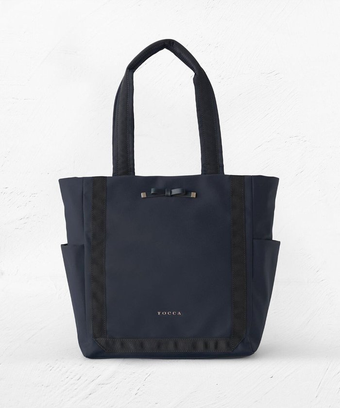 【トッカ/TOCCA】の【A4サイズ対応・撥水】PLENTIFUL A4 NYLONBAG ナイロンバッグ インテリア・キッズ・メンズ・レディースファッション・服の通販 founy(ファニー) https://founy.com/ ファッション Fashion レディースファッション Fashion for Women バッグ Bags シンプル Simple, Minimal ジップ Zip, Zipper 財布 Wallet, Purse トリミング Trimming, Decorative Edge フェイス Face, Facial Design フェミニン Feminine, Girly ポケット Pocket, Pocket Detail メタル Metal, Metal Parts モチーフ Motif, Design Theme リボン Ribbon, Bow リュクス Luxury, Elegant, High-End, Chic おすすめ Recommended / Our Picks ビジネス 仕事 通勤 Business / Work / Commuting |ID: prp329100003709038 ipo3291000000030546710