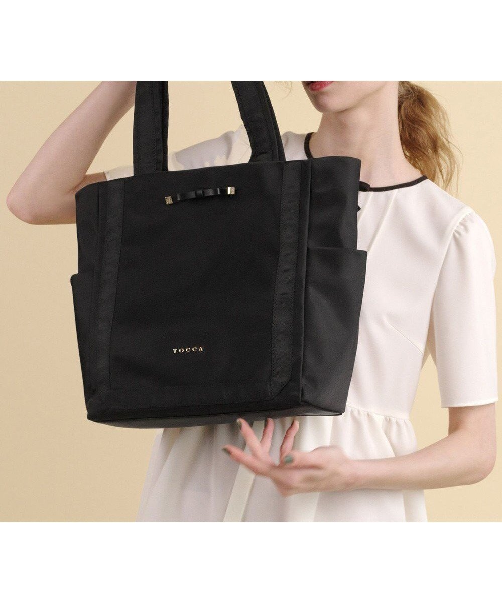 【トッカ/TOCCA】の【A4サイズ対応・撥水】PLENTIFUL A4 NYLONBAG ナイロンバッグ インテリア・キッズ・メンズ・レディースファッション・服の通販 founy(ファニー) 　ファッション　Fashion　レディースファッション　Fashion for Women　バッグ　Bags　シンプル　Simple, Minimal　ジップ　Zip, Zipper　財布　Wallet, Purse　トリミング　Trimming, Decorative Edge　フェイス　Face, Facial Design　フェミニン　Feminine, Girly　ポケット　Pocket, Pocket Detail　メタル　Metal, Metal Parts　モチーフ　Motif, Design Theme　リボン　Ribbon, Bow　リュクス　Luxury, Elegant, High-End, Chic　おすすめ　Recommended / Our Picks　ビジネス 仕事 通勤　Business / Work / Commuting　ブラック系|ID: prp329100003709038 ipo3291000000033604558
