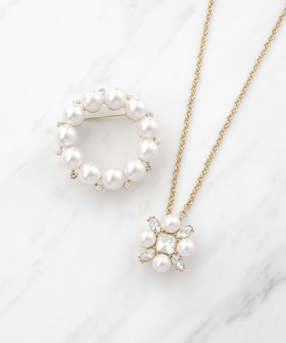 【トッカ/TOCCA】のPEARL BIJOUX SET BROOCHNECKLACE ブローチネックレス インテリア・キッズ・メンズ・レディースファッション・服の通販 founy(ファニー) 　ファッション　Fashion　レディースファッション　WOMEN　ジュエリー　Jewelry　ネックレス　Necklaces　おすすめ　Recommend　アクセサリー　Accessories　ギフト プレゼント　Gift Present　シンプル　Simple　ジャケット　Jacket　セレモニー　Ceremony　チェーン　Chain　ネックレス　Necklace　パール　Pearl　ビジュー　Bijou　フォーマル　Formal　ブローチ　Brooch　モダン　Modern　モチーフ　Motif　ループ　Loop　無地　Plain Color　ゴールド系|ID: prp329100003709056 ipo3291000000028436543