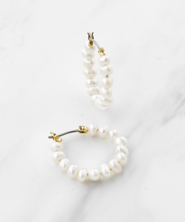 【トッカ/TOCCA】のPEARL HOOP PIERCED EARRINGS 淡水バロックパール ピアス インテリア・キッズ・メンズ・レディースファッション・服の通販 founy(ファニー) https://founy.com/ ファッション Fashion レディースファッション WOMEN ジュエリー Jewelry リング Rings イヤリング Earrings アクセサリー Accessories シンプル Simple テクスチャー Texture ネックレス Necklace バロック Baroque パール Pearl フォルム Form フープ Hoop ポーチ Pouch S/S・春夏 Ss・Spring/Summer おすすめ Recommend 夏 Summer 2024年 2024 2024春夏・S/S Ss,Spring/Summer,2024 エレガント 上品 Elegant ギフト プレゼント Gift Present |ID: prp329100003709058 ipo3291000000028436568