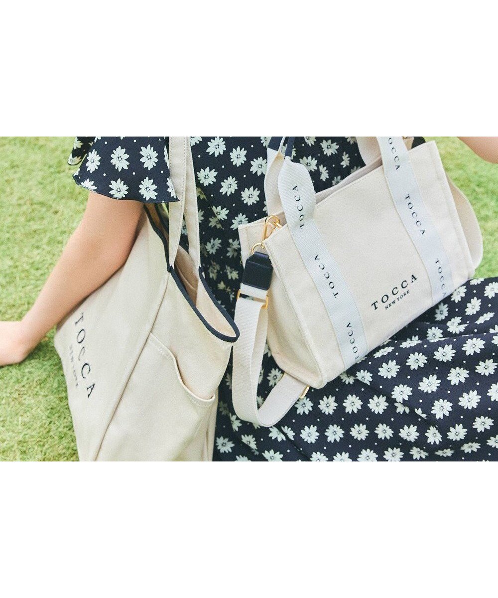 【トッカ/TOCCA】の【WEB&一部店舗限定】DANCING TOCCA SQUARETOTE トートバッグ 人気、トレンドファッション・服の通販 founy(ファニー) 　ファッション　Fashion　レディースファッション　WOMEN　バッグ　Bag　クラウン　Crown　シューズ　Shoes　シンプル　Simple　ジップ　Zip　スポーツ　Sports　財布　Wallet　フォルム　Form　プリント　Print　ポケット　Pocket　モダン　Modern　リュクス　Luxe　旅行　Travel　 other-1|ID: prp329100003761440 ipo3291000000028341189