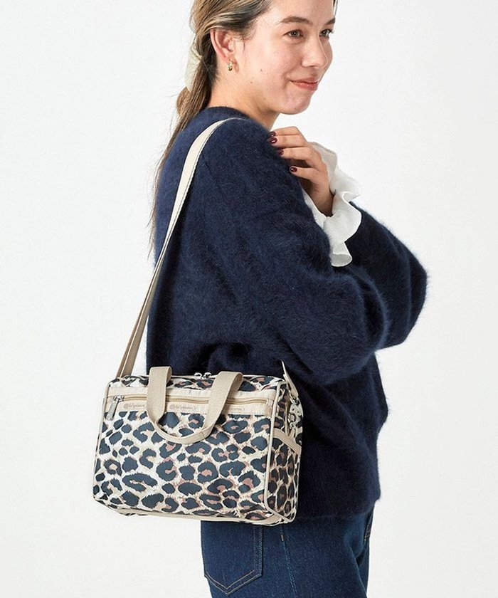 【レスポートサック/LeSportsac】のEVERYDAY SM SATCHEL/フラクセンレオパード インテリア・キッズ・メンズ・レディースファッション・服の通販 founy(ファニー) https://founy.com/ ファッション Fashion レディースファッション WOMEN おすすめ Recommend アウトドア Outdoor イエロー Yellow コンパクト Compact ハンドバッグ Handbag ボストンバッグ Boston Bag ポケット Pocket レオパード Leopard 旅行 Travel 財布 Wallet |ID: prp329100003766131 ipo3291000000028339764