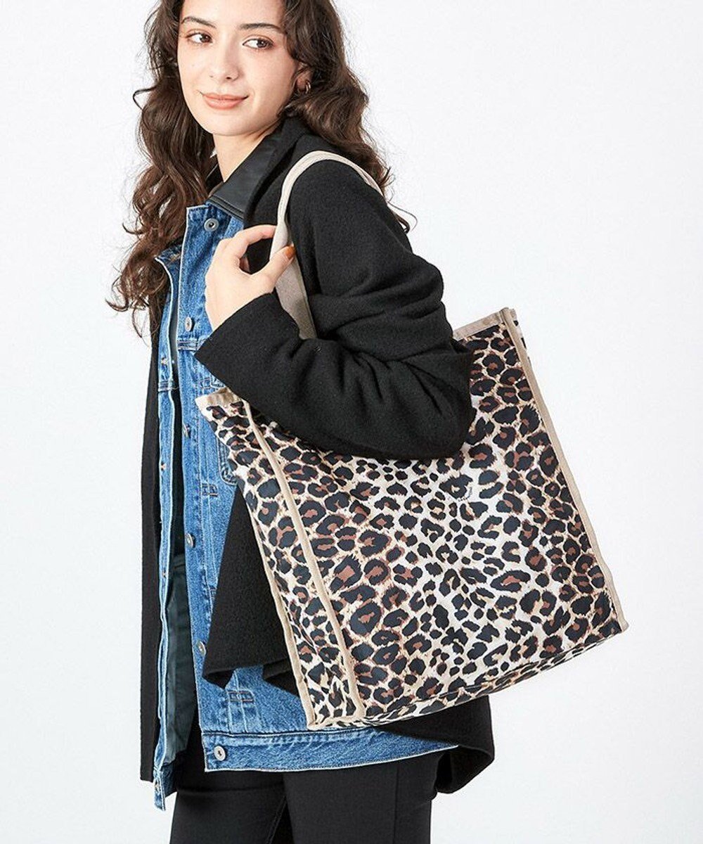 【レスポートサック/LeSportsac】のLG BOOK TOTE/フラクセンレオパード 人気、トレンドファッション・服の通販 founy(ファニー) 　ファッション　Fashion　レディースファッション　WOMEN　バッグ　Bag　おすすめ　Recommend　イエロー　Yellow　ポケット　Pocket　レオパード　Leopard　ビジネス 仕事 通勤　Business　雑誌　Magazine　 other-1|ID: prp329100003766133 ipo3291000000029443043