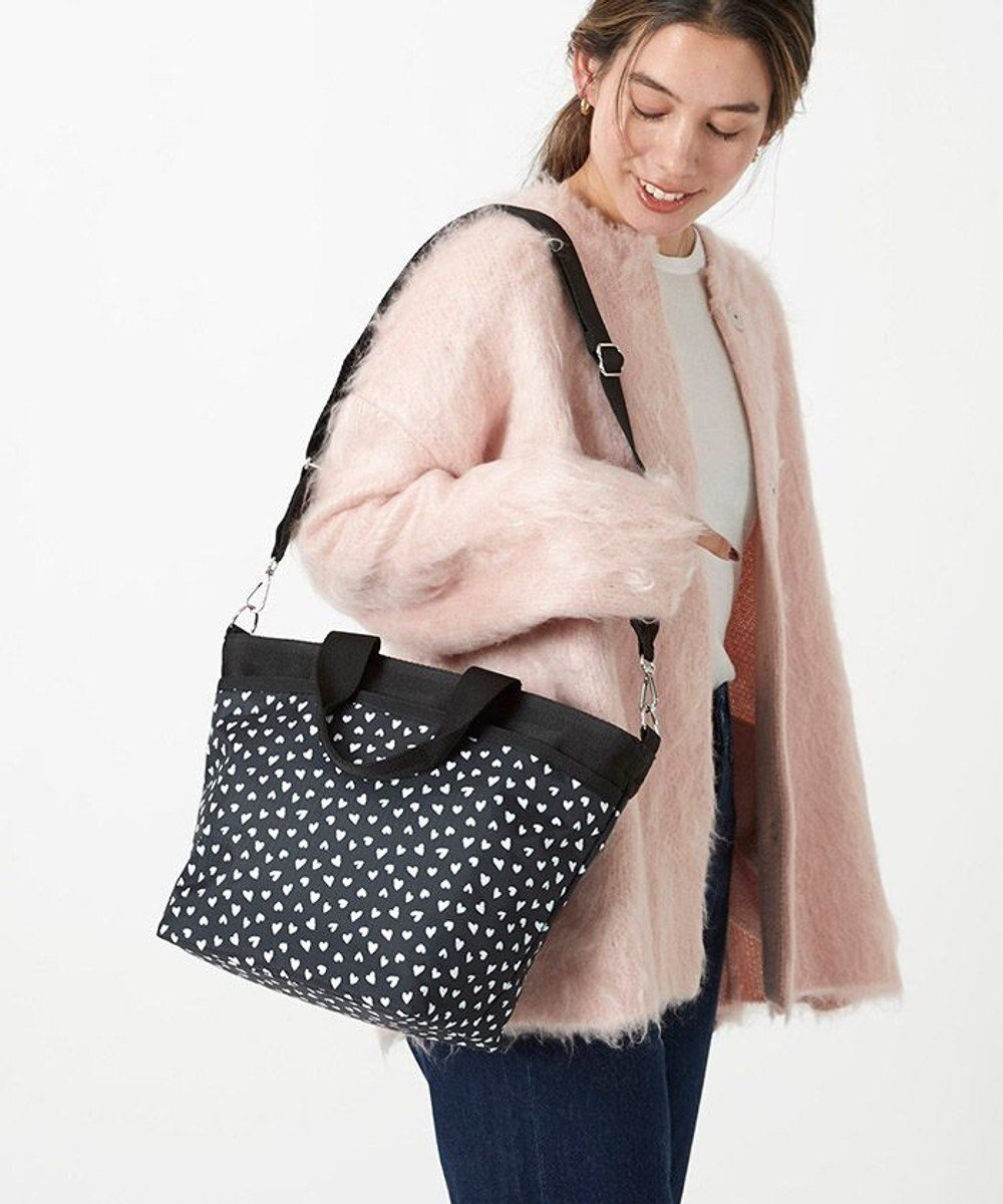 【レスポートサック/LeSportsac】のBUCKET TOTE/ブラックハーツ 人気、トレンドファッション・服の通販 founy(ファニー) 　ファッション　Fashion　レディースファッション　WOMEN　バッグ　Bag　プリント　Print　ポケット　Pocket　モノトーン　Monotone　ランダム　Random　財布　Wallet　 other-1|ID: prp329100003810380 ipo3291000000025073673