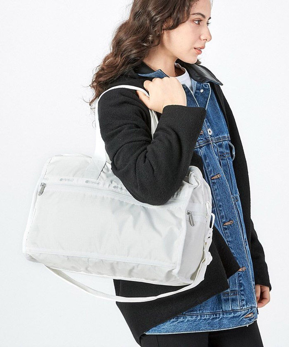 【レスポートサック/LeSportsac】のDELUXE MED WEEKENDER/メレンゲ 人気、トレンドファッション・服の通販 founy(ファニー) 　ファッション　Fashion　レディースファッション　WOMEN　アウトドア　Outdoor　軽量　Lightweight　シンプル　Simple　スポーツ　Sports　トラベル　Travel　人気　Popularity　プリント　Print　ボストンバッグ　Boston Bag　ポケット　Pocket　無地　Plain Color　旅行　Travel　 other-1|ID: prp329100003852746 ipo3291000000029399653