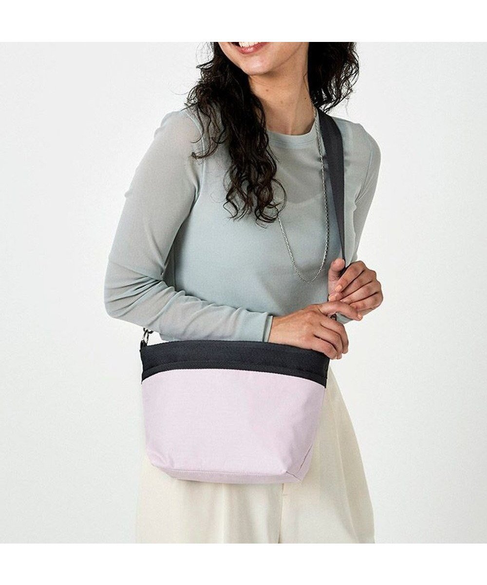 【レスポートサック/LeSportsac】のSMALL BUCKET BAG/パウダーピンク/サンダー 人気、トレンドファッション・服の通販 founy(ファニー) 　ファッション　Fashion　レディースファッション　WOMEN　アウトドア　Outdoor　軽量　Lightweight　ショルダー　Shoulder　シンプル　Simple　スポーツ　Sports　財布　Wallet　トラベル　Travel　人気　Popularity　パウダー　Powder　プリント　Print　ポケット　Pocket　無地　Plain Color　おすすめ　Recommend　旅行　Travel　ギフト プレゼント　Gift Present　 other-1|ID: prp329100003852794 ipo3291000000027783395