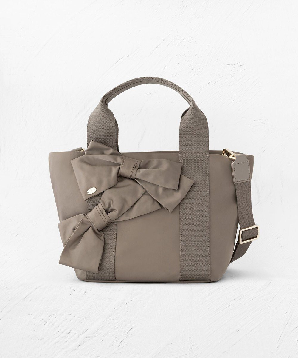 【トッカ/TOCCA】の【大人百花掲載・撥水】T CADEAU TOTE トートバッグ インテリア・キッズ・メンズ・レディースファッション・服の通販 founy(ファニー) 　ファッション　Fashion　レディースファッション　WOMEN　バッグ　Bag　おすすめ　Recommend　アシンメトリー　Asymmetry　ギフト プレゼント　Gift Present　ジップ　Zip　ポケット　Pocket　リボン　Ribbon　財布　Wallet　雑誌　Magazine　カーキ系|ID: prp329100003870526 ipo3291000000030928414