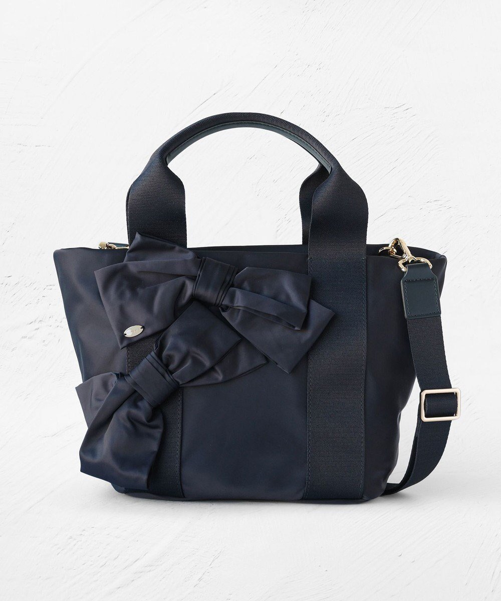 【トッカ/TOCCA】の【大人百花掲載・撥水】T CADEAU TOTE トートバッグ インテリア・キッズ・メンズ・レディースファッション・服の通販 founy(ファニー) 　ファッション　Fashion　レディースファッション　WOMEN　バッグ　Bag　おすすめ　Recommend　アシンメトリー　Asymmetry　ギフト プレゼント　Gift Present　ジップ　Zip　ポケット　Pocket　リボン　Ribbon　財布　Wallet　雑誌　Magazine　[新色]ネイビー系|ID: prp329100003870526 ipo3291000000030928416
