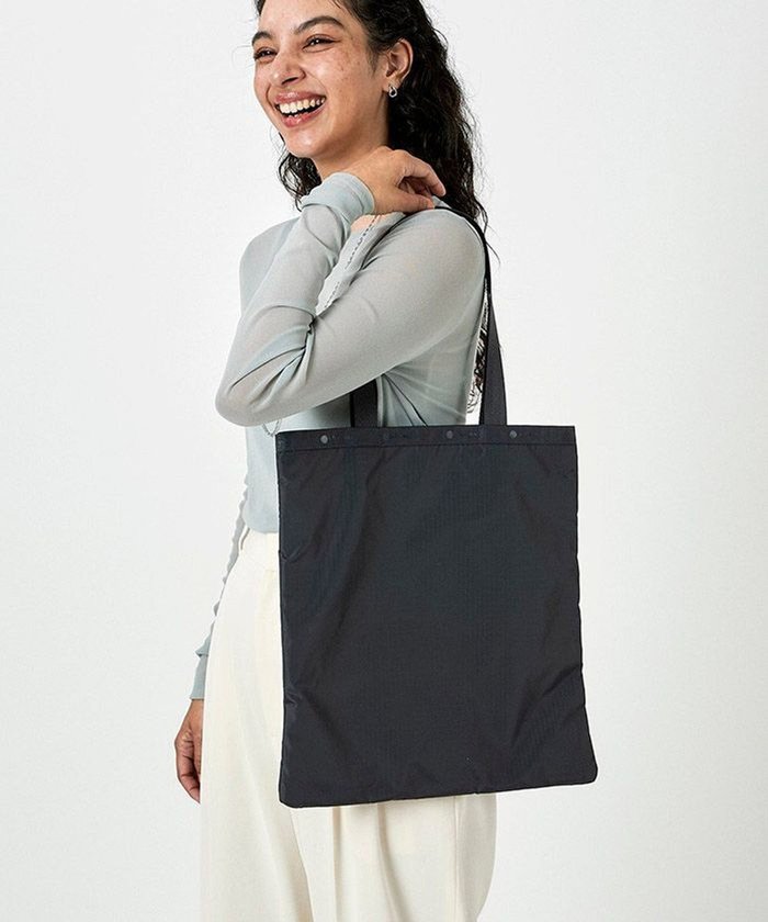 【レスポートサック/LeSportsac】のLARGE EMERALD TOTE/サンダー インテリア・キッズ・メンズ・レディースファッション・服の通販 founy(ファニー) https://founy.com/ ファッション Fashion レディースファッション WOMEN バッグ Bag 軽量 Lightweight シンプル Simple スリム Slim 雑誌 Magazine トラベル Travel プリント Print ポケット Pocket 無地 Plain Color 再入荷 Restock/Back In Stock/Re Arrival おすすめ Recommend 旅行 Travel エレガント 上品 Elegant ビジネス 仕事 通勤 Business |ID: prp329100003908676 ipo3291000000029424665