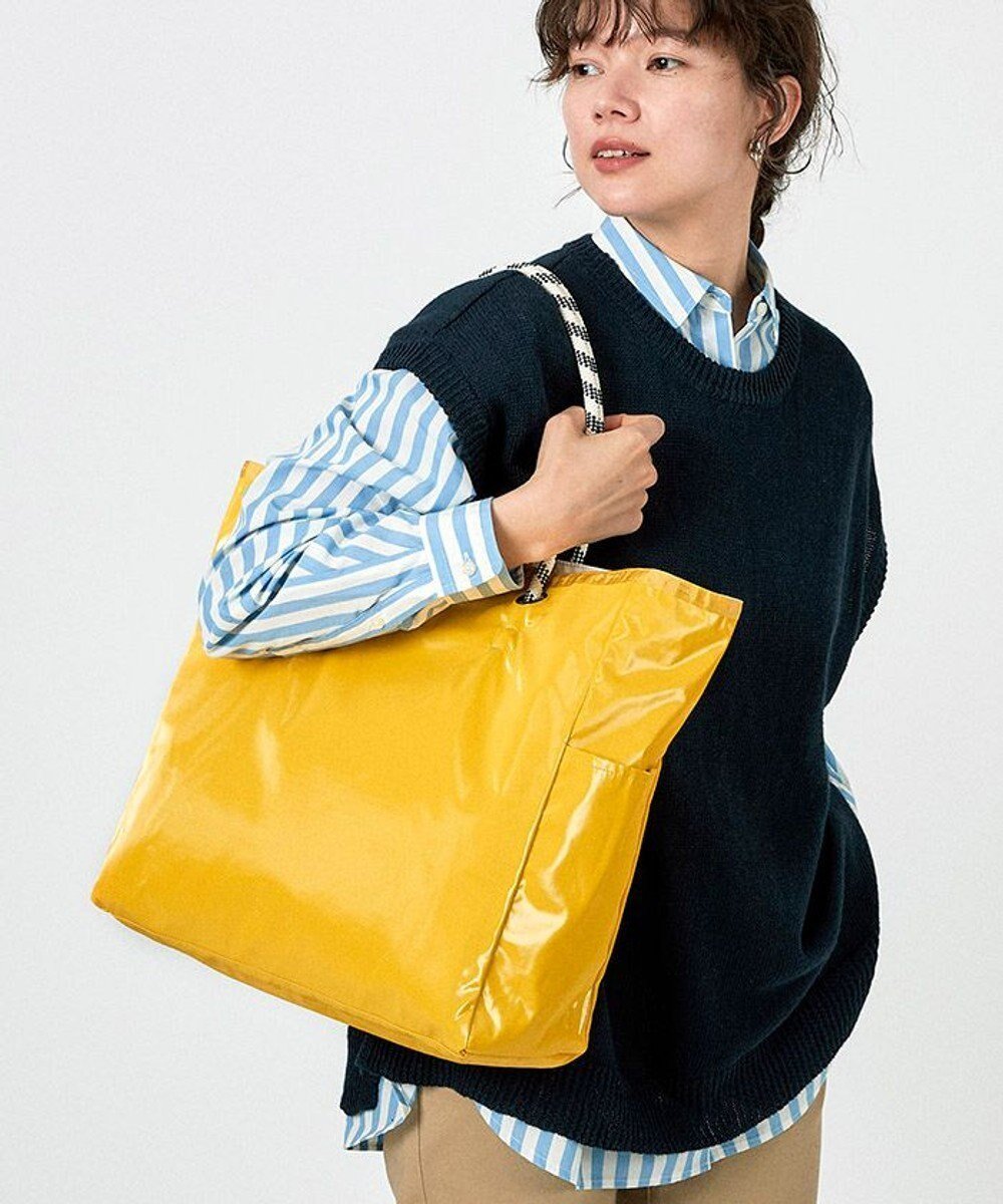 【レスポートサック/LeSportsac】のLARGE 2 WAY TOTE/2ウェイレモン/パールシャイン 人気、トレンドファッション・服の通販 founy(ファニー) 　ファッション　Fashion　レディースファッション　WOMEN　バッグ　Bag　イエロー　Yellow　軽量　Lightweight　シンプル　Simple　スポーティ　Sporty　トラベル　Travel　プリント　Print　ポケット　Pocket　無地　Plain Color　リバーシブル　Reversible　おすすめ　Recommend　旅行　Travel　ビジネス 仕事 通勤　Business　 other-1|ID: prp329100003908691 ipo3291000000027544079