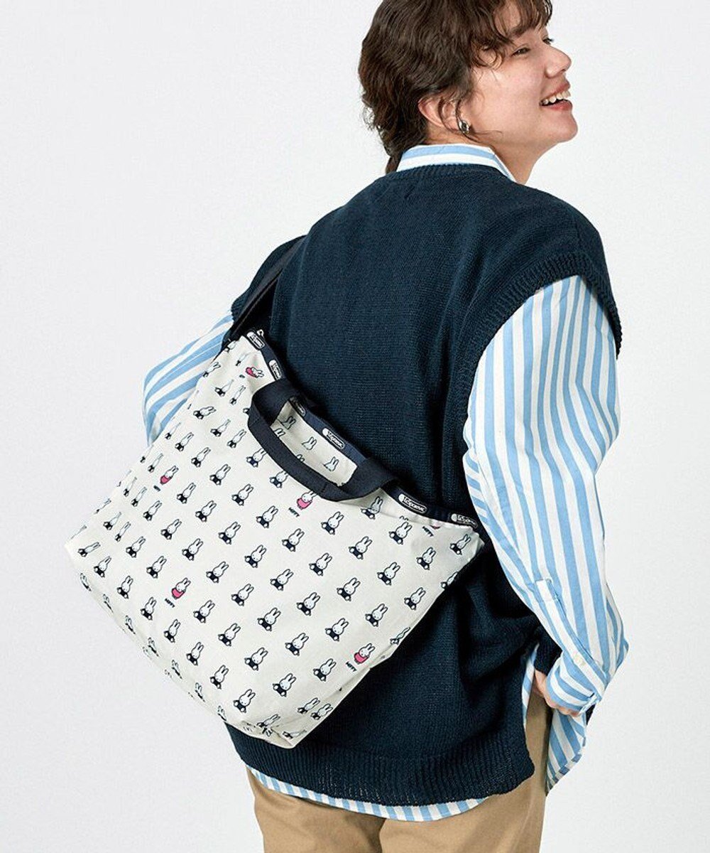 【レスポートサック/LeSportsac】のDELUXE EASY CARRY TOTE/ミッフィーグリッドチェック 人気、トレンドファッション・服の通販 founy(ファニー) 　ファッション　Fashion　レディースファッション　WOMEN　バッグ　Bag　キャラクター　Character　チェック　Check　ドット　Dot　ポケット　Pocket　ビジネス 仕事 通勤　Business　 other-1|ID: prp329100003925853 ipo3291000000025924162