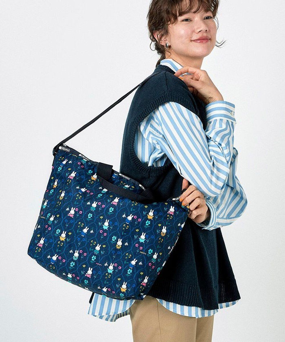 【レスポートサック/LeSportsac】のDELUXE EASY CARRY TOTE/ミッフィーガーデンフローラル 人気、トレンドファッション・服の通販 founy(ファニー) 　ファッション　Fashion　レディースファッション　WOMEN　バッグ　Bag　キャラクター　Character　フレーム　Flame　プリント　Print　ポケット　Pocket　ビジネス 仕事 通勤　Business　 other-1|ID: prp329100003925854 ipo3291000000025924164