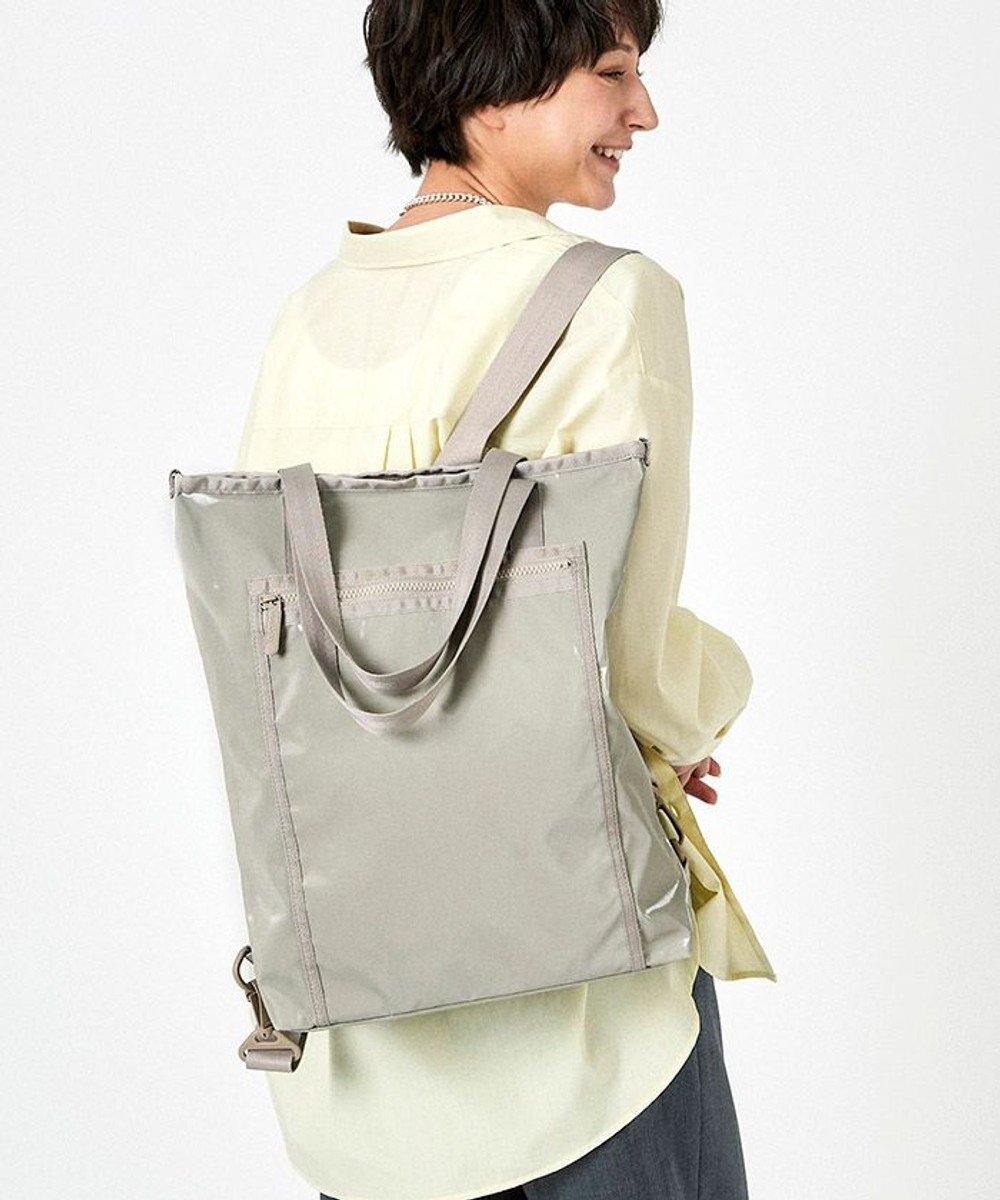 【レスポートサック/LeSportsac】のEVERYDAY TH BACKPACK/フォッシルシャイン 人気、トレンドファッション・服の通販 founy(ファニー) 　ファッション　Fashion　レディースファッション　WOMEN　バッグ　Bag　クッション　Cushion　コレクション　Collection　軽量　Lightweight　シンプル　Simple　スポーツ　Sports　スポーティ　Sporty　トートバック　Tote Bag　プリント　Print　ポケット　Pocket　マグネット　Magnet　無地　Plain Color　リュック　Ruck Sack　おすすめ　Recommend　旅行　Travel　エレガント 上品　Elegant　ビジネス 仕事 通勤　Business　 other-1|ID: prp329100003925899 ipo3291000000028162835