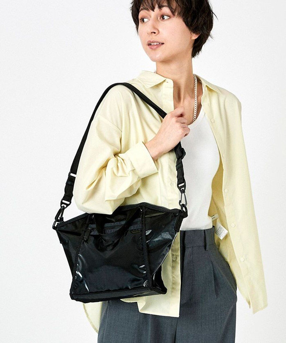 【レスポートサック/LeSportsac】のTOP HANDLE CONV TOTE/ブラックシャイン インテリア・キッズ・メンズ・レディースファッション・服の通販 founy(ファニー) 　ファッション　Fashion　レディースファッション　WOMEN　バッグ　Bag　アウトドア　Outdoor　コレクション　Collection　コンパクト　Compact　軽量　Lightweight　ショルダー　Shoulder　シンプル　Simple　スポーティ　Sporty　財布　Wallet　トラベル　Travel　人気　Popularity　ハンドバッグ　Handbag　フォルム　Form　プリント　Print　ポケット　Pocket　無地　Plain Color　おすすめ　Recommend　旅行　Travel　ブラックシャイン|ID: prp329100003925913 ipo3291000000025924346