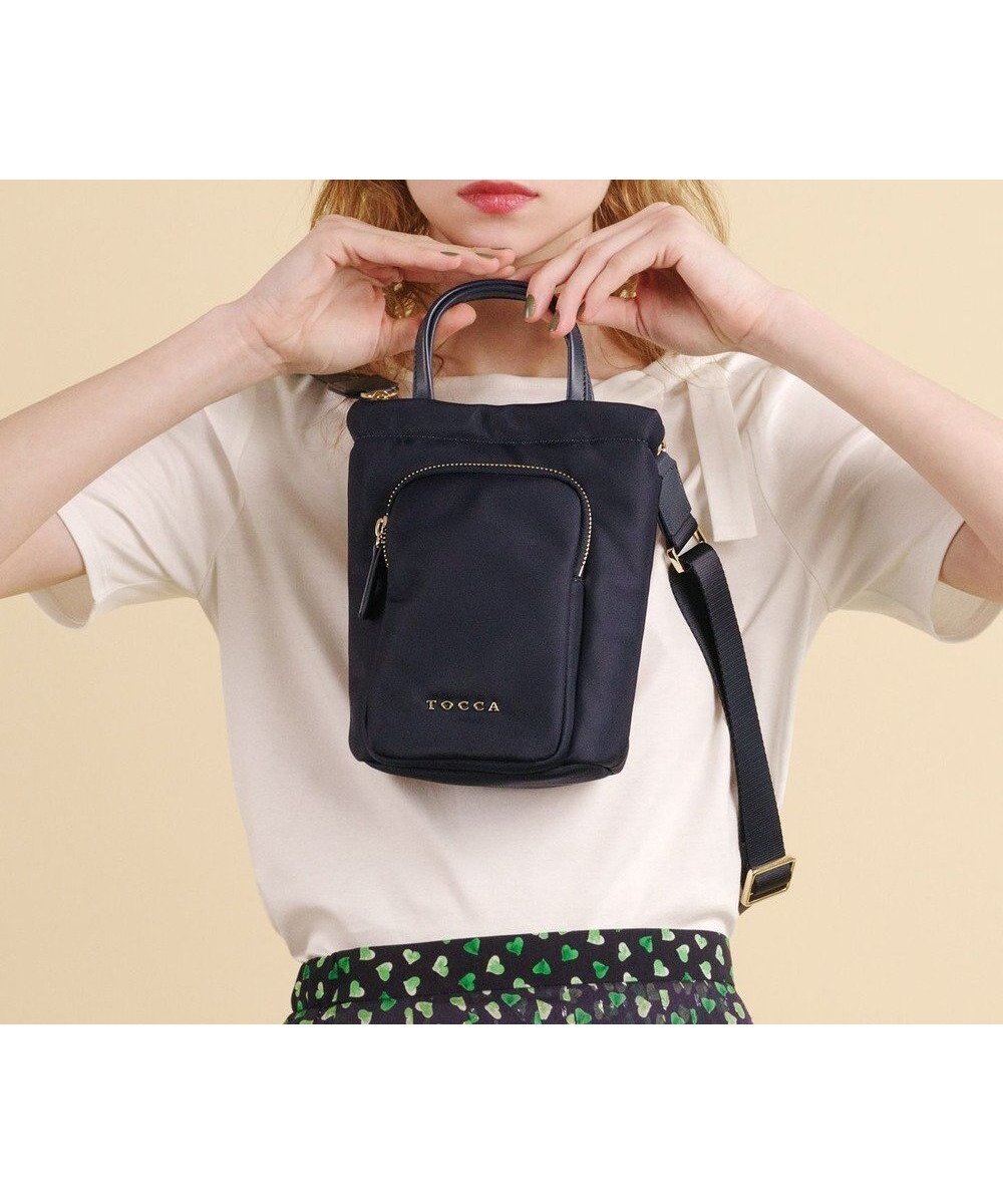 【トッカ/TOCCA】の【撥水】COLLIS NYLON MULTIBAG マルチバッグ インテリア・キッズ・メンズ・レディースファッション・服の通販 founy(ファニー) 　ファッション　Fashion　レディースファッション　WOMEN　バッグ　Bag　スマホ　Smartphone　スマート　Smart　ハンカチ　Handkerchief　フロント　Front　ポケット　Pocket　ポシェット　Pochette　メタル　Metal　エレガント 上品　Elegant　旅行　Travel　ネイビー系|ID: prp329100003940578 ipo3291000000027229870