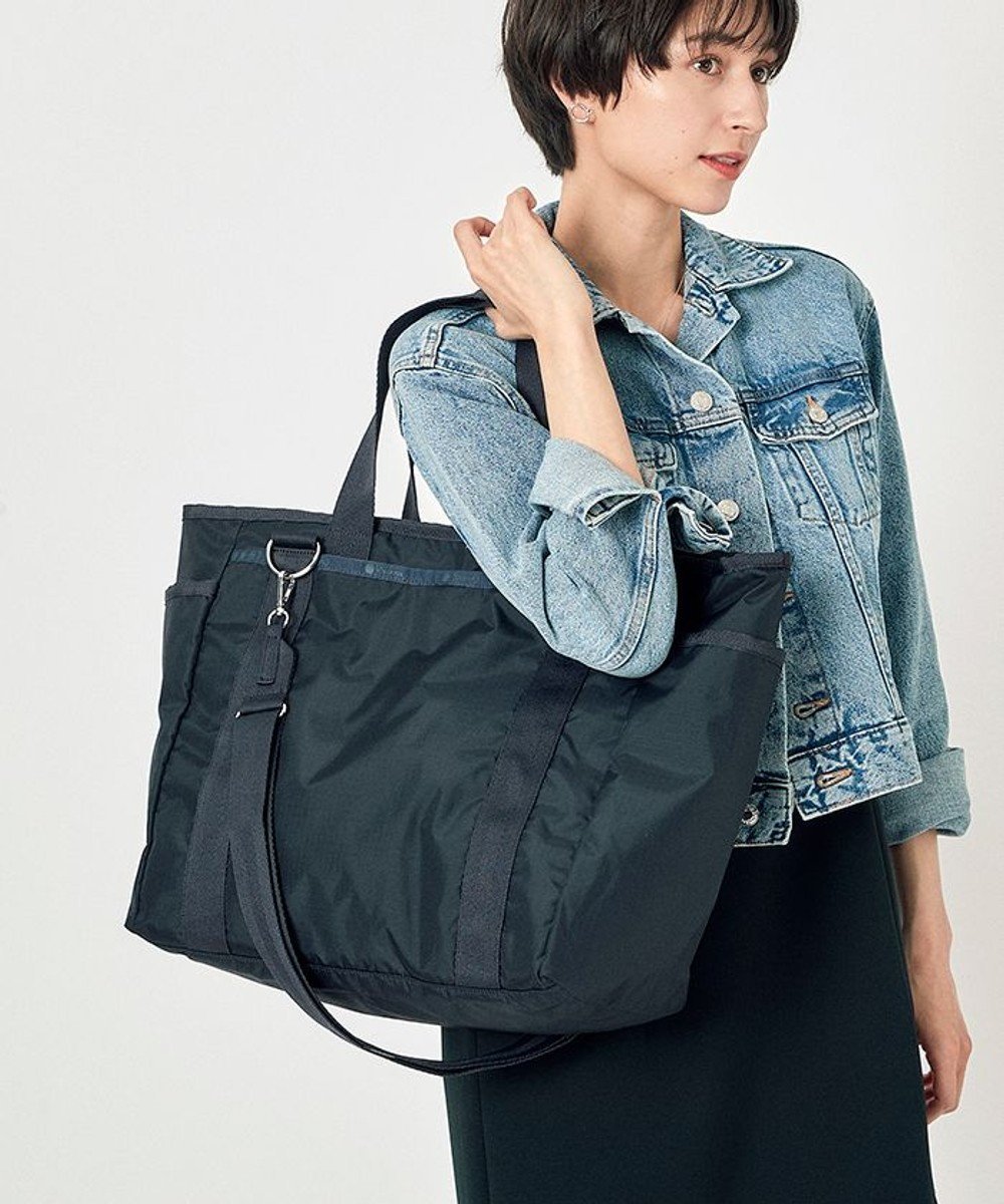 【レスポートサック/LeSportsac】のBIG TOTE/ディープシーブルー 人気、トレンドファッション・服の通販 founy(ファニー) 　ファッション　Fashion　レディースファッション　WOMEN　バッグ　Bag　軽量　Lightweight　ショルダー　Shoulder　シンプル　Simple　スタイリッシュ　Stylish　スポーツ　Sports　トラベル　Travel　プリント　Print　ポケット　Pocket　無地　Plain Color　おすすめ　Recommend　旅行　Travel　ビジネス 仕事 通勤　Business　 other-1|ID: prp329100003972669 ipo3291000000026357591