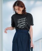 【23区/NIJYUSANKU】の【井波麻里衣さんコラボ】カリグラフィー プリント Tシャツ ブラック×フロスト|ID:prp329100003975162