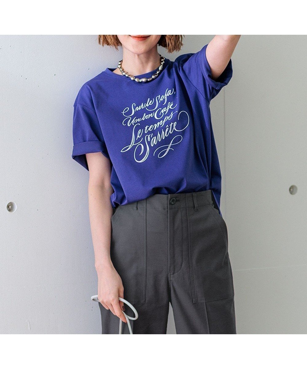 【23区/NIJYUSANKU】の【井波麻里衣さんコラボ】カリグラフィー プリント Tシャツ インテリア・キッズ・メンズ・レディースファッション・服の通販 founy(ファニー) 　ファッション　Fashion　レディースファッション　WOMEN　トップス・カットソー　Tops/Tshirt　シャツ/ブラウス　Shirts/Blouses　ロング / Tシャツ　T-Shirts　カットソー　Cut and Sewn　春　Spring　カットソー　Cut And Sew　コラボ　Collaboration　ショルダー　Shoulder　スリット　Slit　ドロップ　Drop　手描き　Hand Drawn　プリント　Print　モチーフ　Motif　リラックス　Relax　再入荷　Restock/Back In Stock/Re Arrival　S/S・春夏　Ss・Spring/Summer　夏　Summer　2024年　2024　2024春夏・S/S　Ss,Spring/Summer,2024　ロイヤルブルー×クリーム|ID: prp329100003975162 ipo3291000000029205812