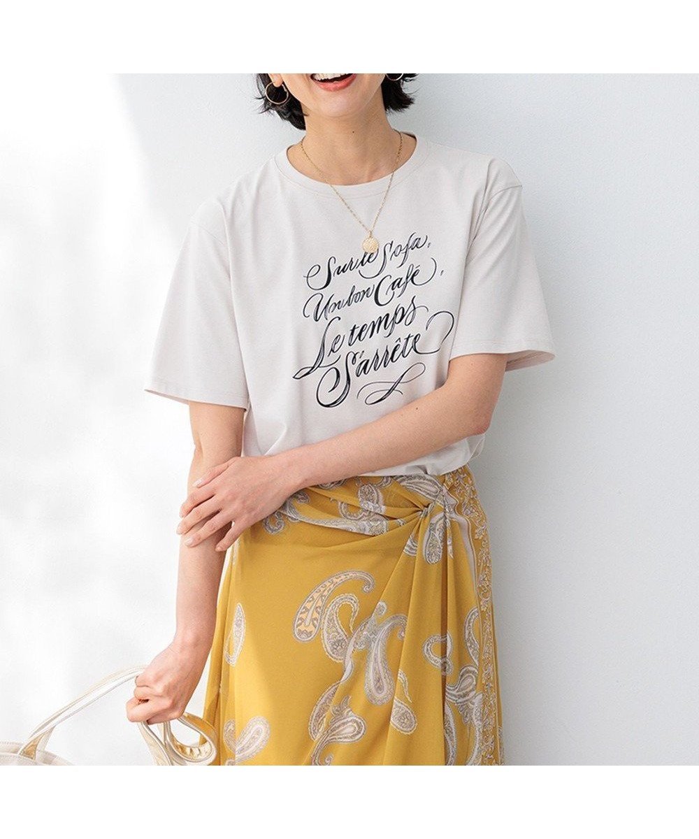 【23区/NIJYUSANKU】の【井波麻里衣さんコラボ】カリグラフィー プリント Tシャツ インテリア・キッズ・メンズ・レディースファッション・服の通販 founy(ファニー) 　ファッション　Fashion　レディースファッション　WOMEN　トップス・カットソー　Tops/Tshirt　シャツ/ブラウス　Shirts/Blouses　ロング / Tシャツ　T-Shirts　カットソー　Cut and Sewn　春　Spring　カットソー　Cut And Sew　コラボ　Collaboration　ショルダー　Shoulder　スリット　Slit　ドロップ　Drop　手描き　Hand Drawn　プリント　Print　モチーフ　Motif　リラックス　Relax　再入荷　Restock/Back In Stock/Re Arrival　S/S・春夏　Ss・Spring/Summer　夏　Summer　2024年　2024　2024春夏・S/S　Ss,Spring/Summer,2024　フロスト×ブラック|ID: prp329100003975162 ipo3291000000029205814