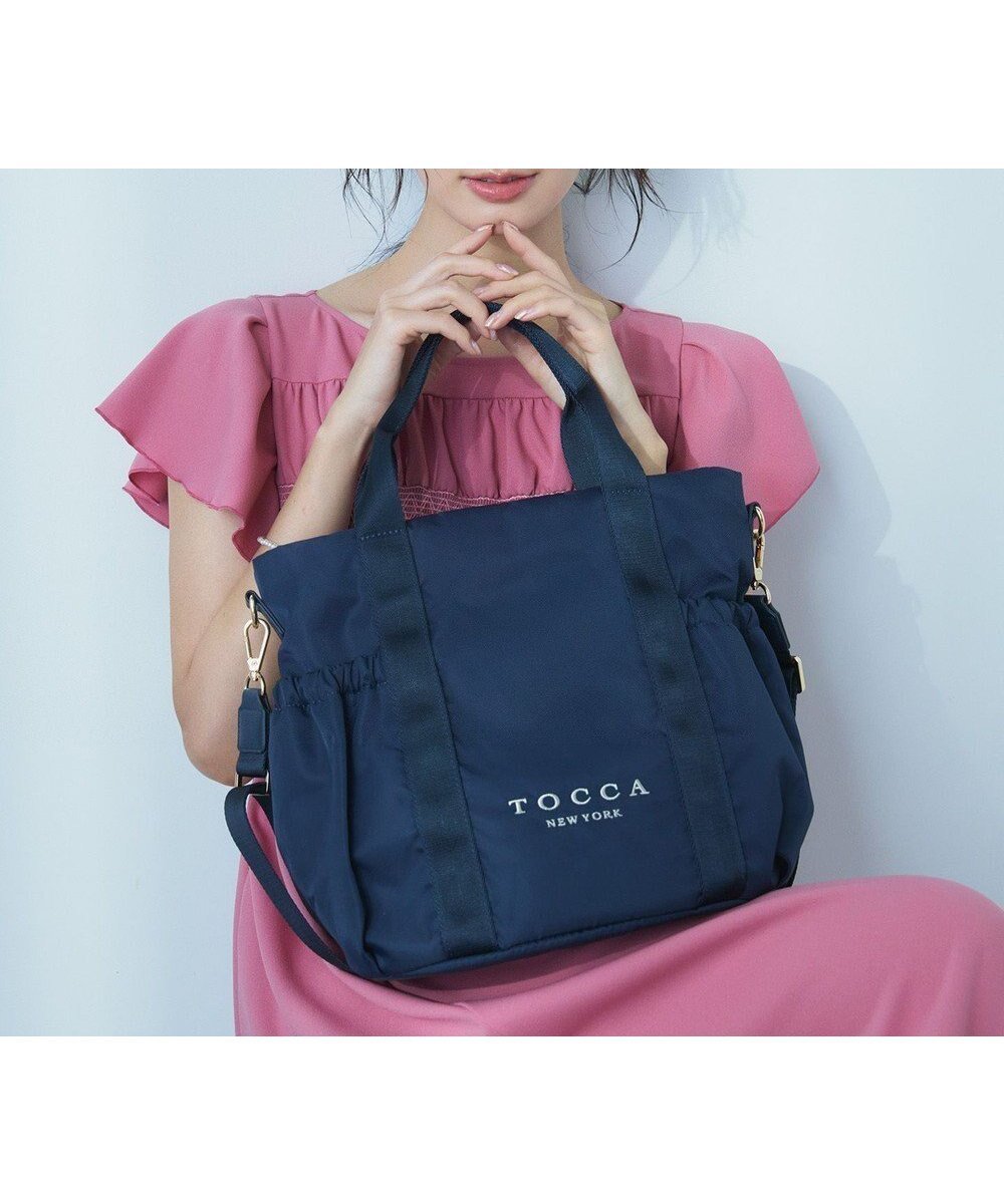 【トッカ/TOCCA】の【WEB&一部店舗限定・撥水・環境にやさしい素材】SANA SIDEPOCKET TOTE トートバッグ インテリア・キッズ・メンズ・レディースファッション・服の通販 founy(ファニー) 　ファッション　Fashion　レディースファッション　Fashion for Women　バッグ　Bags　クラウン　Crown, Royal Motif　コレクション　Collection, Seasonal Line　軽量　Lightweight, Ultra Light　シューズ　Shoes, Footwear　シンプル　Simple, Minimal　スポーツ　Sports, Activewear　財布　Wallet, Purse　フォルム　Silhouette, Form　フラット　Flat, Flat Shoes　ポケット　Pocket, Pocket Detail　ポーチ　Pouch, Small Case　リラックス　Relax, Relaxed Fit　おすすめ　Recommended / Our Picks　旅行　Travel　[新色]ネイビー系|ID: prp329100003991962 ipo3291000000032511496