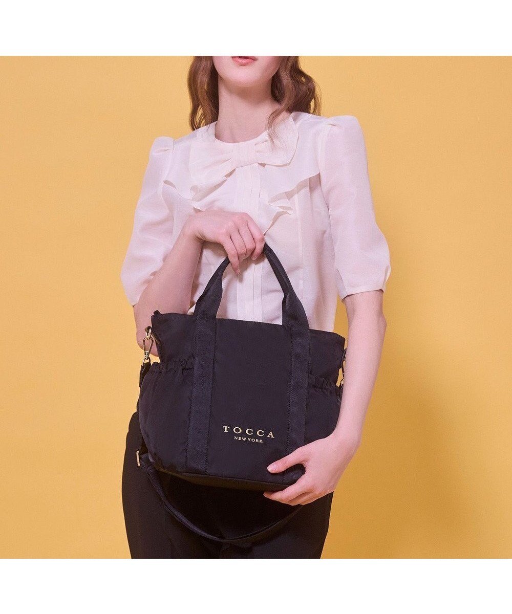 【トッカ/TOCCA】の【WEB&一部店舗限定・環境にやさしい素材】SANA SIDEPOCKET TOTE トートバッグ インテリア・キッズ・メンズ・レディースファッション・服の通販 founy(ファニー) 　ファッション　Fashion　レディースファッション　Fashion for Women　バッグ　Bags　クラウン　Crown, Royal Motif　コレクション　Collection, Seasonal Line　軽量　Lightweight, Ultra Light　シューズ　Shoes, Footwear　シンプル　Simple, Minimal　スポーツ　Sports, Activewear　財布　Wallet, Purse　フォルム　Silhouette, Form　フラット　Flat, Flat Shoes　ポケット　Pocket, Pocket Detail　ポーチ　Pouch, Small Case　リラックス　Relax, Relaxed Fit　おすすめ　Recommended / Our Picks　旅行　Travel　ブラック系|ID: prp329100003991962 ipo3291000000035350637