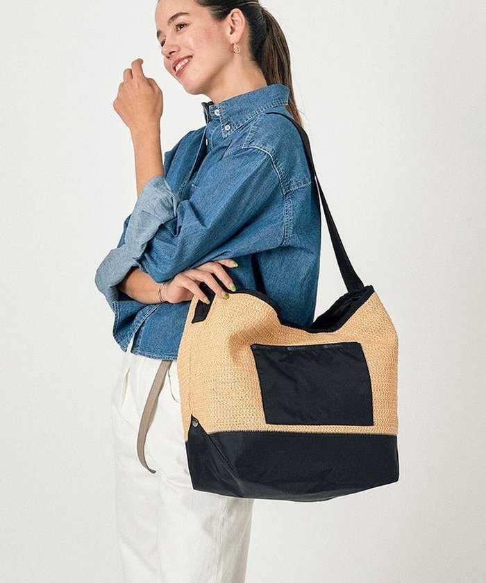 【レスポートサック/LeSportsac】のRAFFIA LG SHOULDER BAG/リサイクルブラックラフィア インテリア・キッズ・メンズ・レディースファッション・服の通販 founy(ファニー) https://founy.com/ ファッション Fashion レディースファッション WOMEN 軽量 Lightweight ショルダー Shoulder スマホ Smartphone トラベル Travel 人気 Popularity ハンドバッグ Handbag プリント Print ポケット Pocket マグネット Magnet ミックス Mix ミドル Middle ラフィア Raffia 旅行 Travel エレガント 上品 Elegant |ID: prp329100004020407 ipo3291000000026660101