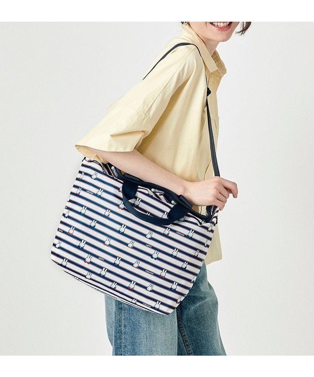 【レスポートサック/LeSportsac】のDELUXE EASY CARRY TOTE/ミッフィーオールオーバーストライプ 人気、トレンドファッション・服の通販 founy(ファニー) 　ファッション　Fashion　レディースファッション　WOMEN　バッグ　Bag　キャラクター　Character　ボーダー　Border　ポケット　Pocket　ビジネス 仕事 通勤　Business　 other-1|ID: prp329100004033526 ipo3291000000026814544