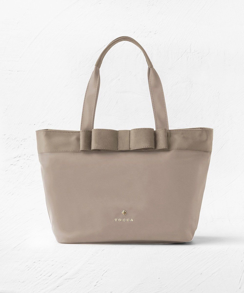 【トッカ/TOCCA】の【A4サイズ対応】RIBBON BRICK A4TOTE トートバッグ インテリア・キッズ・メンズ・レディースファッション・服の通販 founy(ファニー) 　ファッション　Fashion　レディースファッション　Fashion for Women　バッグ　Bags　シンプル　Simple, Minimal　財布　Wallet, Purse　ポケット　Pocket, Pocket Detail　モチーフ　Motif, Design Theme　リボン　Ribbon, Bow　エレガント 上品　Elegant　セレモニー　Ceremony　ビジネス 仕事 通勤　Business / Work / Commuting　[新色]ベージュ系|ID: prp329100004039156 ipo3291000000033710612