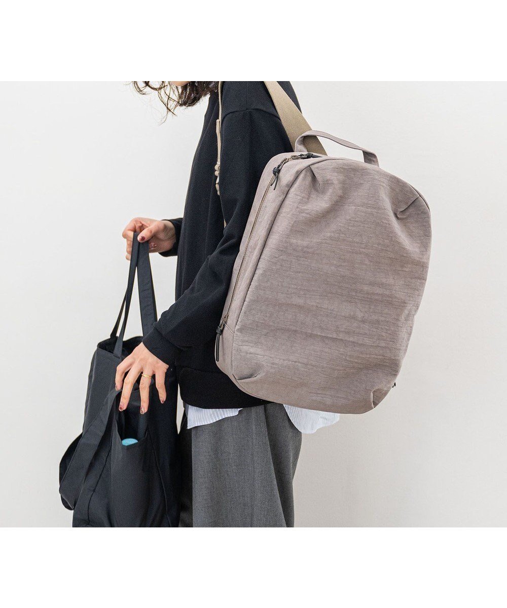 【ニジュウ カノウ/NIZYU KANO】のFUKUI SIWAナイロンリュック Mサイズ インテリア・キッズ・メンズ・レディースファッション・服の通販 founy(ファニー) ファッション Fashion レディースファッション Fashion for Women バッグ Bags コラボ Collaboration, Collab シンプル Simple, Minimal スマート Smart, Elegant 定番 Standard, Basic Item ポケット Pocket, Pocket Detail メッシュ Mesh, Net Fabric リュック Backpack, Rucksack 旅行 Travel ビジネス 仕事 通勤 Business / Work / Commuting グレージュ|ID: prp329100004052738 ipo3291000000034246445