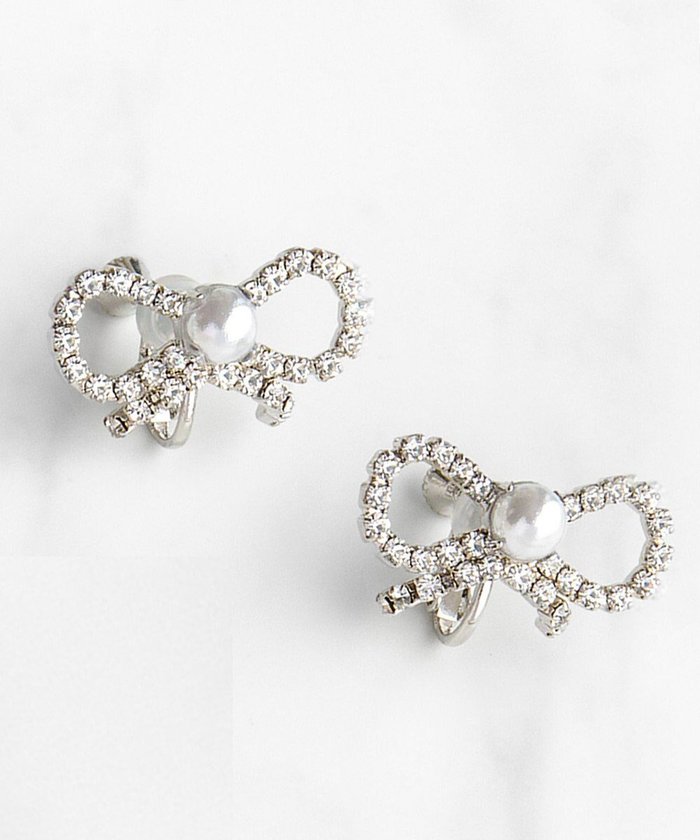 【トッカ/TOCCA】のGLITTER RIBBON EARRINGS イヤリング インテリア・キッズ・メンズ・レディースファッション・服の通販 founy(ファニー) https://founy.com/ ファッション Fashion レディースファッション WOMEN ジュエリー Jewelry リング Rings イヤリング Earrings アクセサリー Accessories アシンメトリー Asymmetry イヤリング Earrings ストーン Stone 雑誌 Magazine トレンド Trend ネックレス Necklace パール Pearl ビジュー Bijou フォルム Form モダン Modern モチーフ Motif リボン Ribbon 冬 Winter A/W・秋冬 Aw・Autumn/Winter・Fw・Fall-Winter 再入荷 Restock/Back In Stock/Re Arrival おすすめ Recommend 2024年 2024 エレガント 上品 Elegant ギフト プレゼント Gift Present 2024-2025秋冬・A/W Aw/Autumn/Winter/Fw/Fall/2024-2025 |ID: prp329100004060682 ipo3291000000027345345