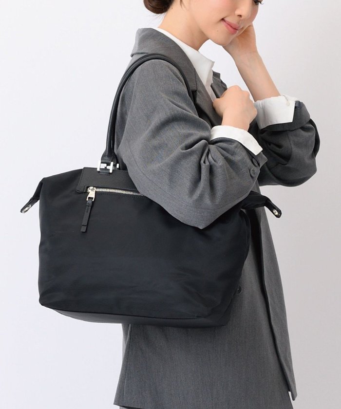 【エースバッグズアンドラゲッジ/ACE BAGS & LUGGAGE】のW .Day/Night ルノ ナイロントート A4サイズ 15582 ダブルアンドデイナイト インテリア・キッズ・メンズ・レディースファッション・服の通販 founy(ファニー) https://founy.com/ ファッション Fashion レディースファッション WOMEN バッグ Bag オケージョン Occasion ショルダー Shoulder シンプル Simple スエード Suede スリーブ Sleeve 人気 Popularity ポケット Pocket NEW・新作・新着・新入荷 New Arrivals おすすめ Recommend 旅行 Travel ビジネス 仕事 通勤 Business |ID: prp329100004078170 ipo3291000000027545468