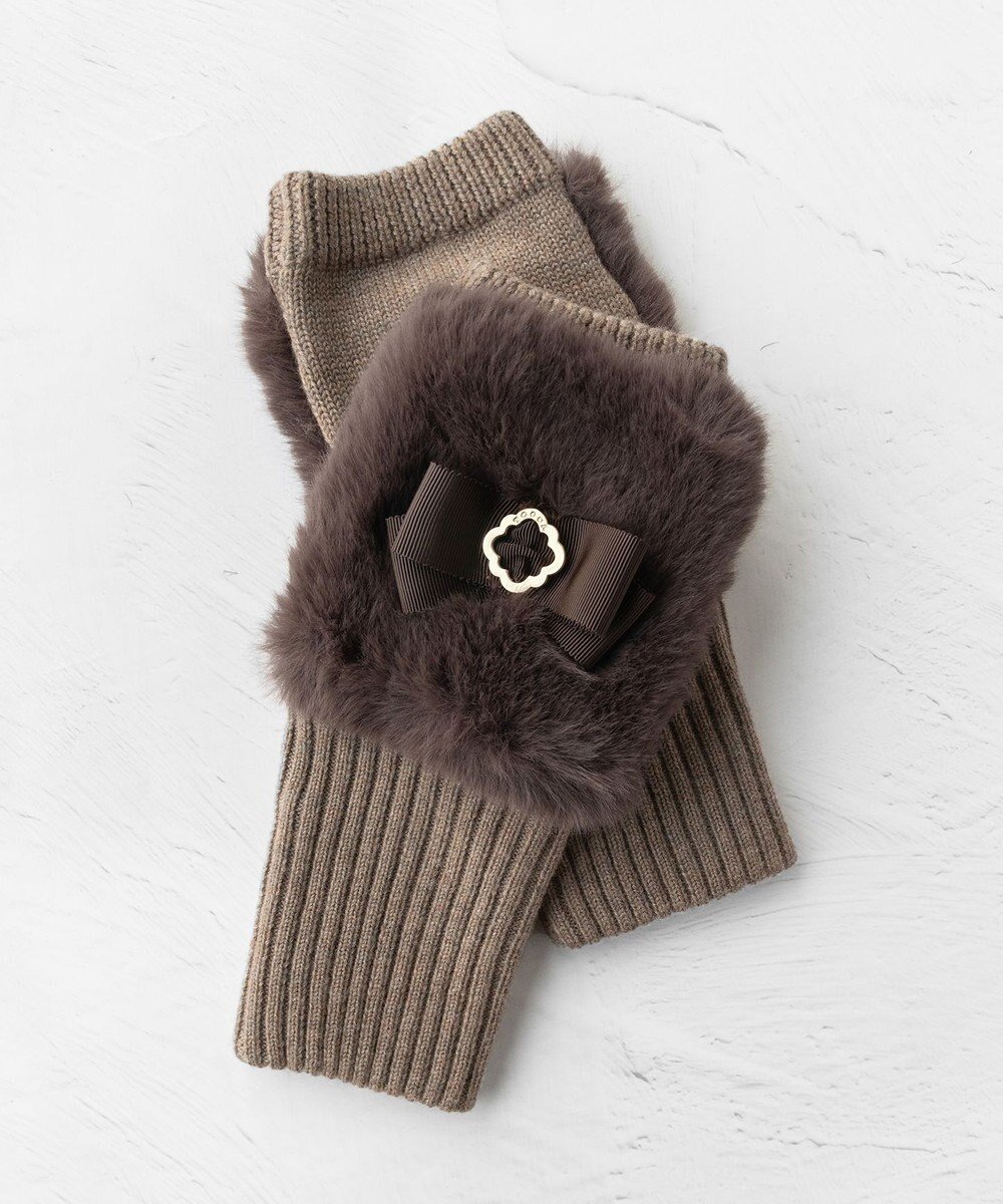 【トッカ/TOCCA】のKNIT FUR HANDWARMER 手袋 インテリア・キッズ・メンズ・レディースファッション・服の通販 founy(ファニー) 　ファッション　Fashion　レディースファッション　WOMEN　トップス・カットソー　Tops/Tshirt　ニット　Knit Tops　手袋　Gloves　2024年　2024　2024-2025秋冬・A/W　Aw/Autumn/Winter/Fw/Fall/2024-2025　A/W・秋冬　Aw・Autumn/Winter・Fw・Fall-Winter　冬　Winter　フェイクファー　Faux Fur　リュクス　Luxe　防寒　Cold Protection　グレージュ系|ID: prp329100004078174 ipo3291000000027545485