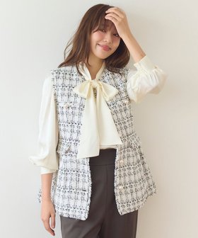 【フェルゥ/Feroux】の【洗える】ラメツイード ジレ 人気、トレンドファッション・服の通販 founy(ファニー) ファッション Fashion レディースファッション WOMEN アウター Coat Outerwear トップス・カットソー Tops/Tshirt ベスト/ジレ Gilets/Vests A/W・秋冬 Aw・Autumn/Winter・Fw・Fall-Winter オケージョン Occasion クラシカル Classical ツイード Tweed パール Pearl ベスト Vest ペプラム Peplum モノトーン Monotone 今季 This Season 半袖 Short Sleeve 洗える Washable 軽量 Lightweight ビジネス 仕事 通勤 Business |ID:prp329100004095339