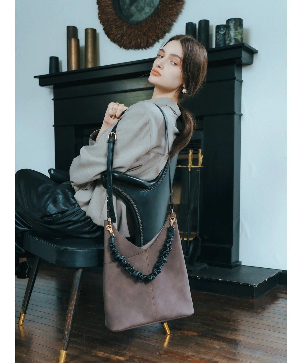 【イェッカ ヴェッカ/YECCA VECCA】の【CLASSY.掲載】2wayワンハンドルショルダーバッグ 人気、トレンドファッション・服の通販 founy(ファニー) 　雑誌掲載アイテム　Magazine Items　ファッション雑誌　Fashion Magazines　クラッシィ　CLASSY.　ファッション　Fashion　レディースファッション　WOMEN　バッグ　Bag　ギャザー　Gather　ショルダー　Shoulder　スウェード　Suede　トレンド　Trend　フェイクレザー　Faux Leather　ポケット　Pocket　雑誌　Magazine　 other-1|ID: prp329100004095355 ipo3291000000029201262