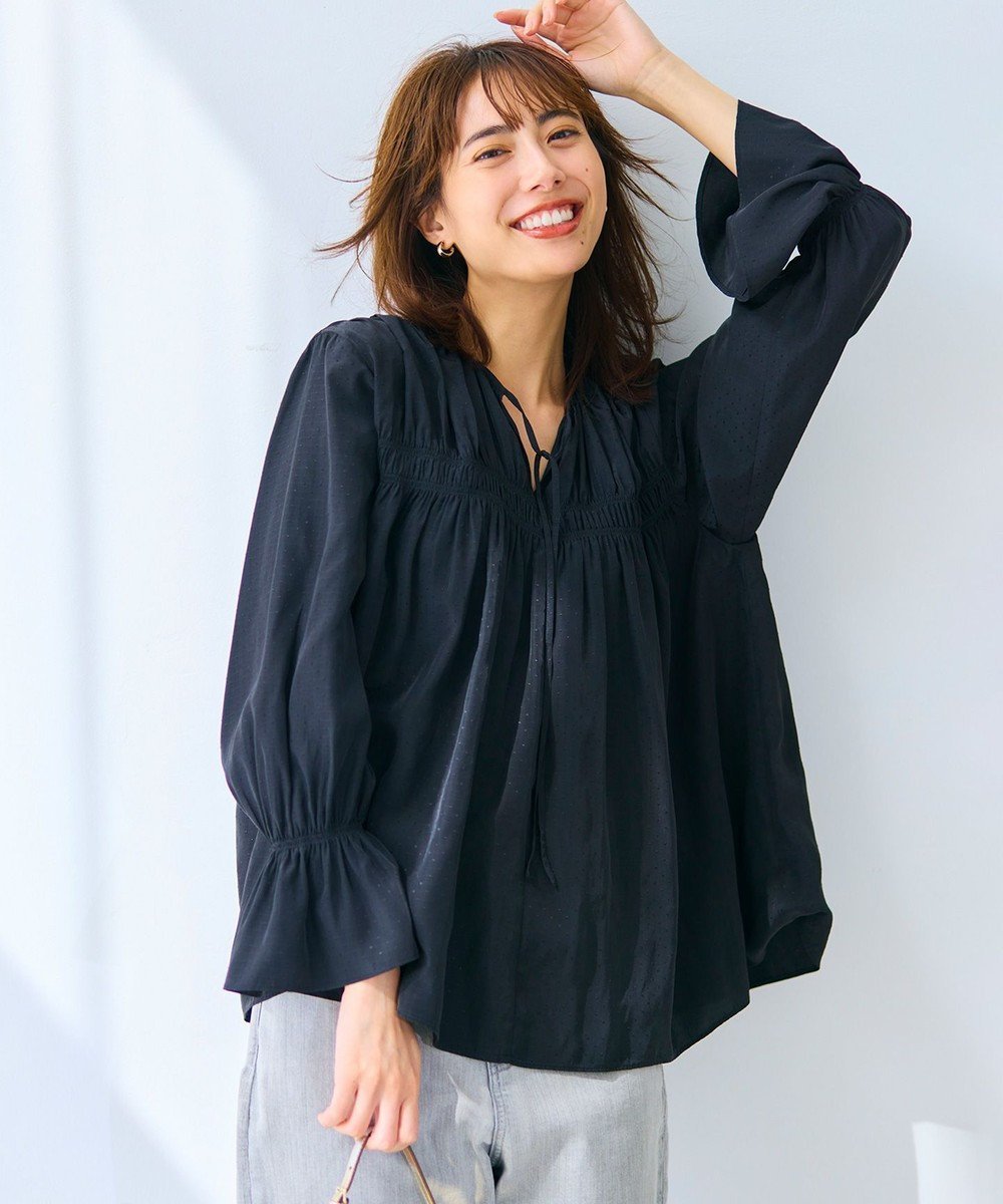 【アンフィーロ 自由区/UNFILO】の【洗える】ドビーデシン ブラウス 人気、トレンドファッション・服の通販 founy(ファニー) 　ファッション　Fashion　レディースファッション　Fashion for Women　トップス・カットソー　Cut & Sew Tops　シャツ・ブラウス・オフィスカジュアル　Elegant Blouses & Button-Ups　ギャザー　Gathered, Ruffled　シャーリング　Shirring, Ruched　シルク　Silk, 100% Silk　スリーブ　Sleeve, Long Sleeve / Short Sleeve　ドット　Polka Dot, Dot Pattern　ドレープ　Drape, Draping Fabric　フェミニン　Feminine, Girly　洗える　Machine Washable　無地　Plain, Solid Color　A/W・秋冬　Autumn/Winter　 other-1|ID: prp329100004095515 ipo3291000000029646209