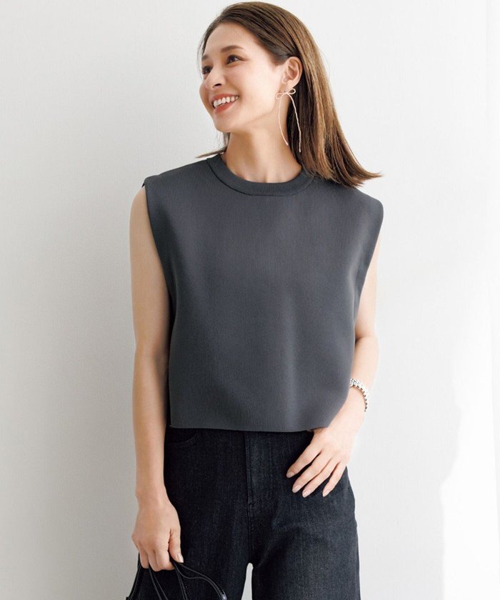 【アンフィーロ 自由区/UNFILO】のフォルムニット クロップドベスト インテリア・キッズ・メンズ・レディースファッション・服の通販 founy(ファニー) https://founy.com/ ファッション Fashion レディースファッション Fashion for Women アウター Coat / Outerwear Collection トップス・カットソー Cut & Sew Tops ニット Knit Tops & Sweaters ベスト&ジレ / 重ね着スタイル Vests & Gilets インナー Innerwear クロップド Cropped, Short Length シンプル Simple, Minimal ストレッチ Stretch, Stretchy Fabric タンク Tank Top, Sleeveless Top トレンド Trend, Trending Now フォルム Silhouette, Form ベスト Vest, Waistcoat ボトム Bottoms, Lower Wear ロング Long, Long-Length 洗える Machine Washable A/W・秋冬 Autumn/Winter 軽量 Lightweight, Ultra Light |ID: prp329100004110843 ipo3291000000033350967