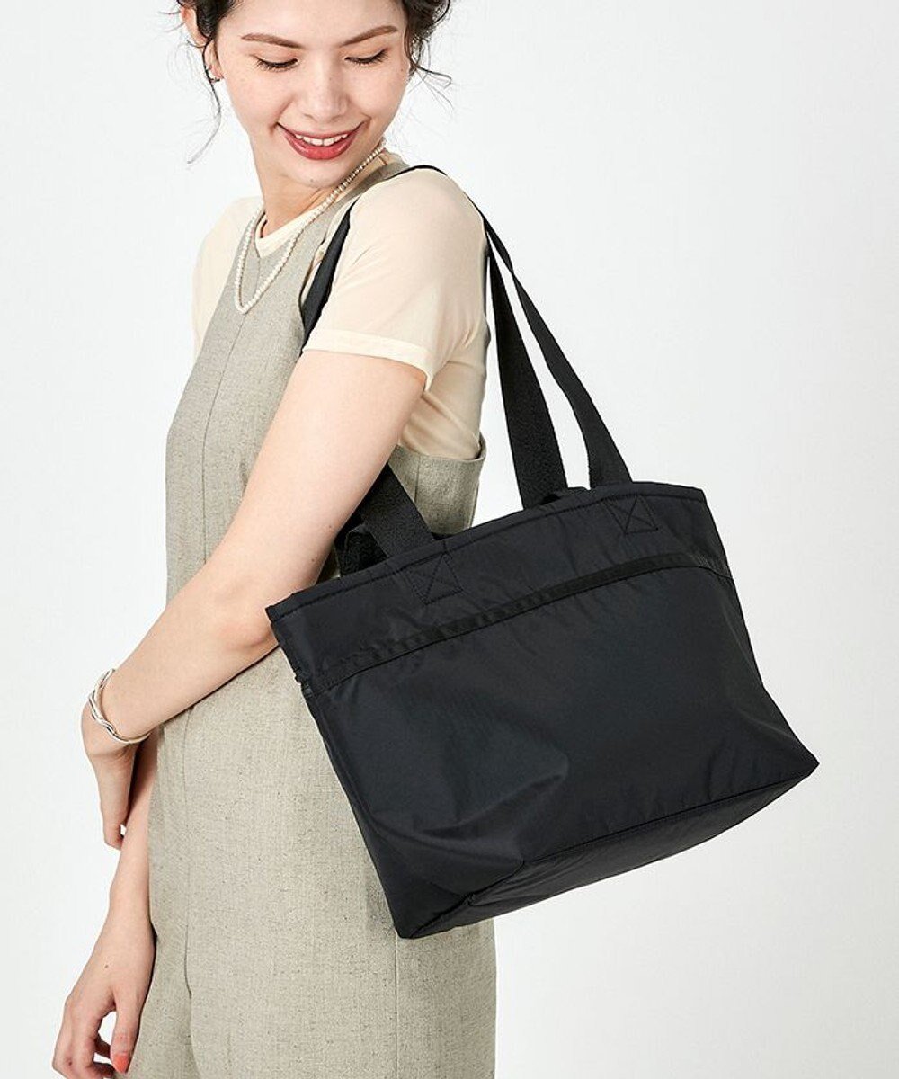 【レスポートサック/LeSportsac】のTWO HANDLE ZIP TOTE/リサイクルドブラックJP 人気、トレンドファッション・服の通販 founy(ファニー) 　ファッション　Fashion　レディースファッション　WOMEN　バッグ　Bag　軽量　Lightweight　シンプル　Simple　スポーツ　Sports　トラベル　Travel　手帳　Pocket Book　人気　Popularity　プリント　Print　ポケット　Pocket　無地　Plain Color　おすすめ　Recommend　旅行　Travel　ビジネス 仕事 通勤　Business　 other-1|ID: prp329100004112048 ipo3291000000028001957