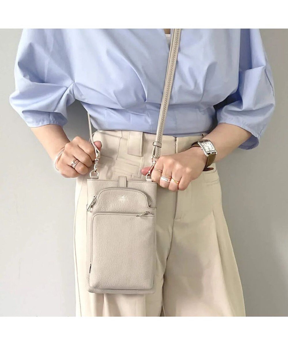 【ペレボルサ/PELLE BORSA】のスリムポシェット Comfy 6701 インテリア・キッズ・メンズ・レディースファッション・服の通販 founy(ファニー) 　ファッション　Fashion　レディースファッション　WOMEN　コンパクト　Compact　ショルダー　Shoulder　スマホ　Smartphone　スマート　Smart　スリム　Slim　財布　Wallet　フロント　Front　ポケット　Pocket　ポシェット　Pochette　ラウンド　Round　おすすめ　Recommend　旅行　Travel　スモーキーホワイト|ID: prp329100004118666 ipo3291000000028183671