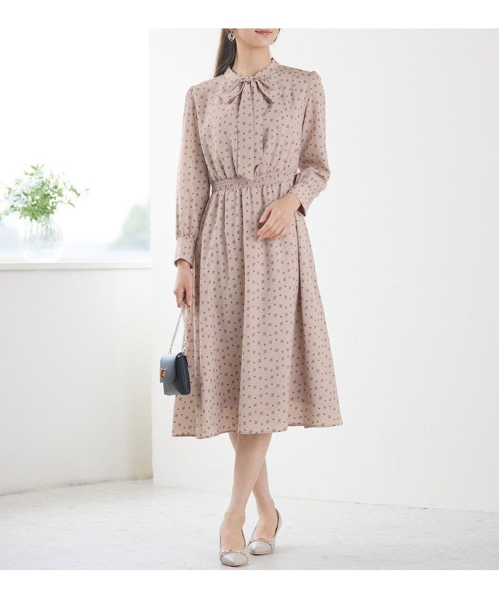 【エニィ スィス/any SiS】の【洗える】2WAYボウプリント ワンピース インテリア・キッズ・メンズ・レディースファッション・服の通販 founy(ファニー) ファッション Fashion レディースファッション Fashion for Women ワンピース Dresses おすすめ Recommended / Our Picks クラシカル Classical, Vintage-Inspired シャーリング Shirring, Ruched スカーフ Scarf, Neckwear スリット Slit, Slit Detail フロント Front, Front Design プリント Print, Printed Pattern プレーン Plain, Simple リボン Ribbon, Bow エレガント 上品 Elegant 洗える Machine Washable 秋 Autumn A/W・秋冬 Autumn/Winter ベージュ系|ID: prp329100004123482 ipo3291000000034495823