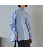 【アンフィーロ 自由区/UNFILO】の【抗菌防臭/洗える】フリルネックシャツ ブルーストライプ|ID: prp329100004129170 ipo3291000000032393828